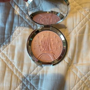 Becca Parisian lights highlighter